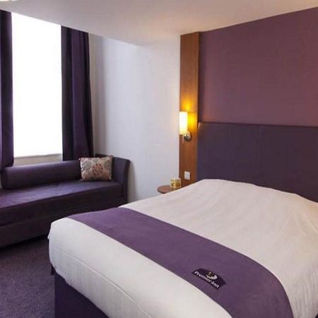Premier Inn Stroud สเตราด์ ภายนอก รูปภาพ