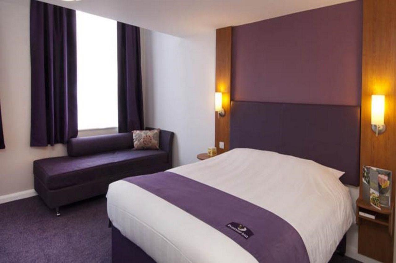 Premier Inn Stroud สเตราด์ ภายนอก รูปภาพ