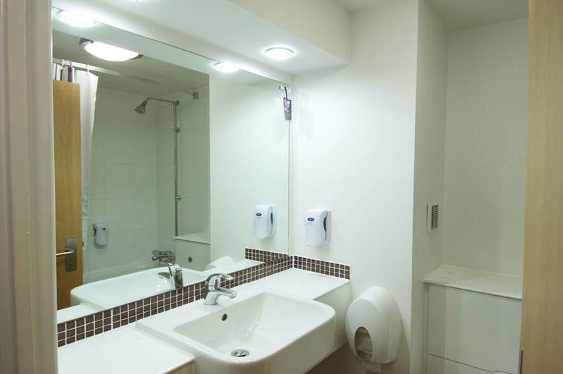 Premier Inn Stroud สเตราด์ ภายนอก รูปภาพ