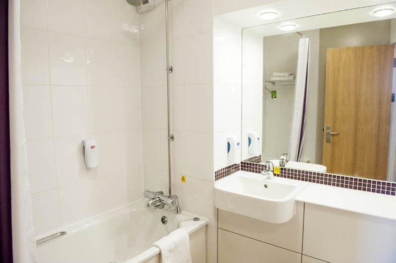 Premier Inn Stroud สเตราด์ ภายนอก รูปภาพ