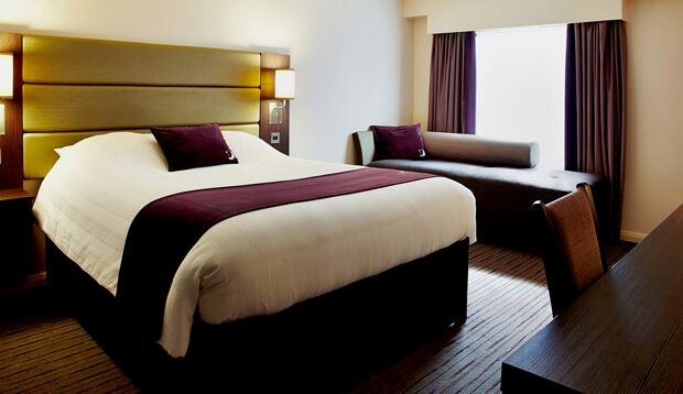 Premier Inn Stroud สเตราด์ ภายนอก รูปภาพ